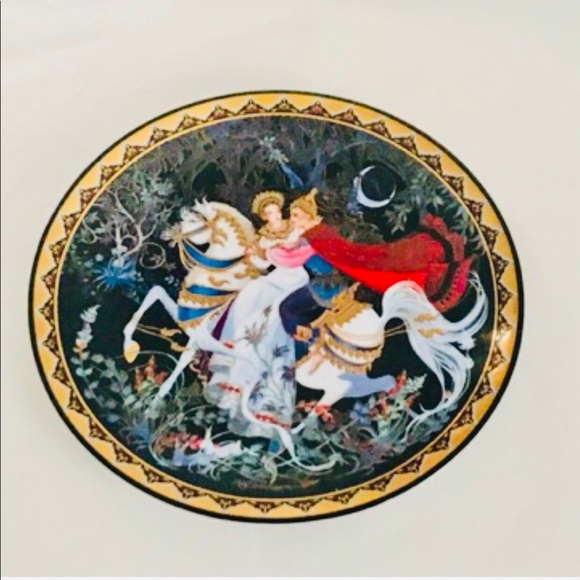 New Signed Plate Royal Kingdom Thailand 22k gold
